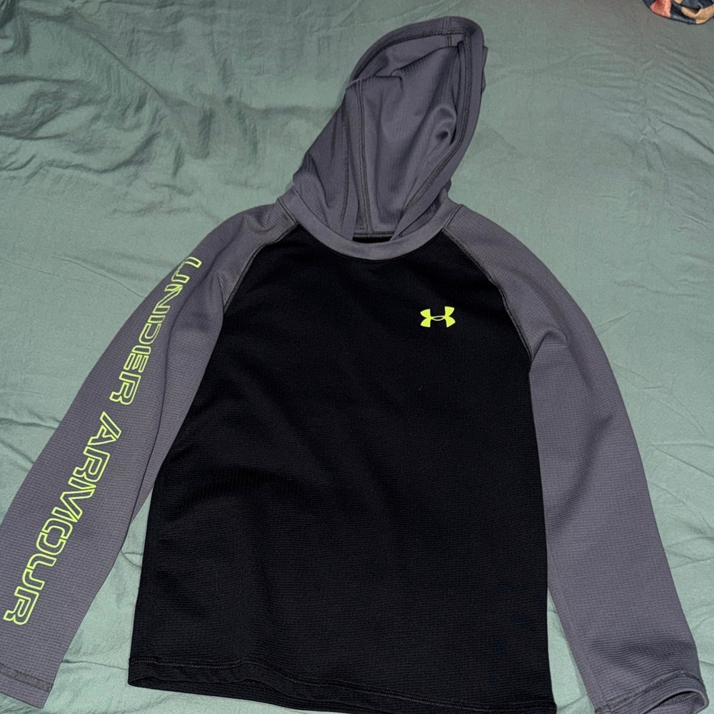 Under Armour Black and Gray Hoodie boys 6